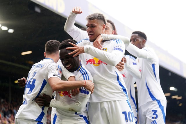 Leeds feiert die Rückkehr in die Premier League mit einem Kantersieg