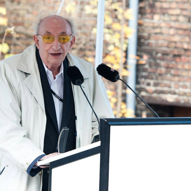 Walter Frankenstein bei einer Gedenkveranstaltung am „Gleis 17“ in Grunewald.