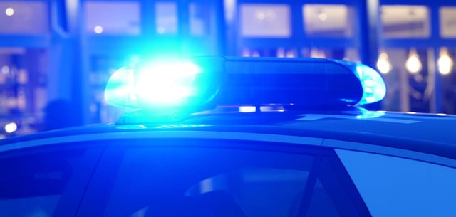 Rettungskräfte konnten den Angegriffenen wiederbeleben. Trotz einer Not-Operation starb er jedoch wenig später