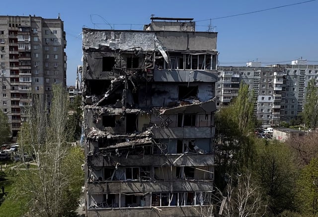 A view shows an apartment building hit by a Russian air strike, amid Russia's attack on Ukraine, in Zaporizhzhia, Ukraine April 22, 2025. REUTERS/Stringer