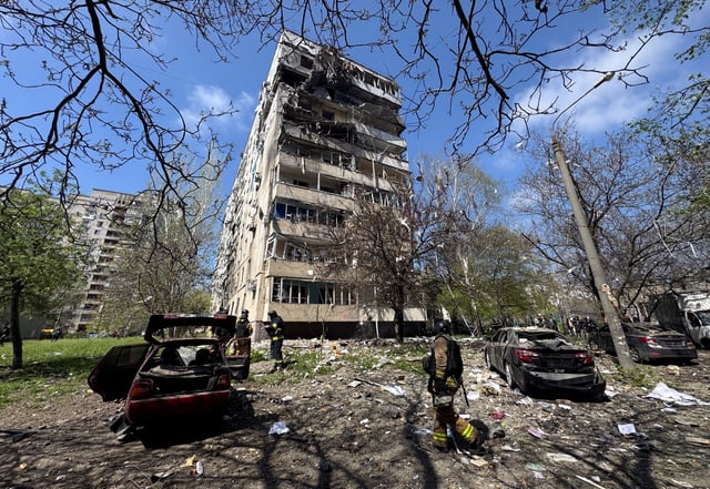 Rescuers work at a site of an apartment building hit by a Russian air strike, amid Russia's attack on Ukraine, in Zaporizhzhia, Ukraine April 22, 2025. REUTERS/Stringer