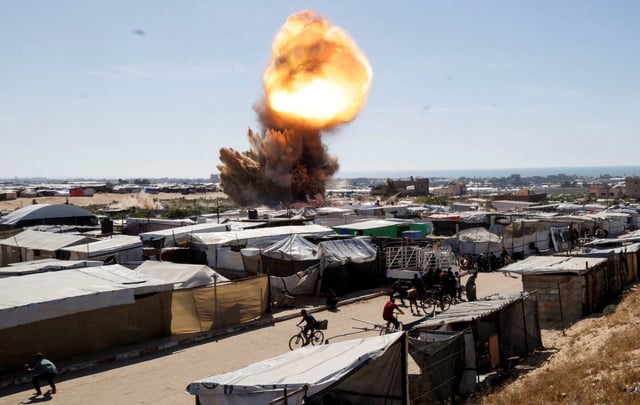 Lors des frappes à Khan Younès, dans le sud de la bande de Gaza, mardi 22 avril.