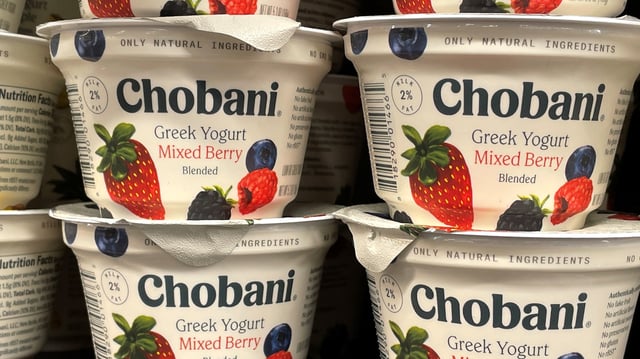 Greek-yogurt maker Chobani is shown for sale in a grocery store in San Diego, California. Greek-yogurt maker Chobani could be valued at more than $10 billion in its initial public offering (IPO), a person familiar with the matter told Reuters on Wednesday, as the company confidentially filed regulatory paperwork for its stock market listing. July 07, 2021.  REUTERS/Mike Blake