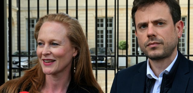 La députée d'Ensemble pour la République et rapporteure de la commission d'enquête sur les violences en milieu scolaire, Violette Spillebout (à gauche), et le député LFI, rapporteur de la commission d'enquête sur les violences en milieu scolaire, Paul Vannier, à Châlons-en-Champagne, le 22 avril 2025