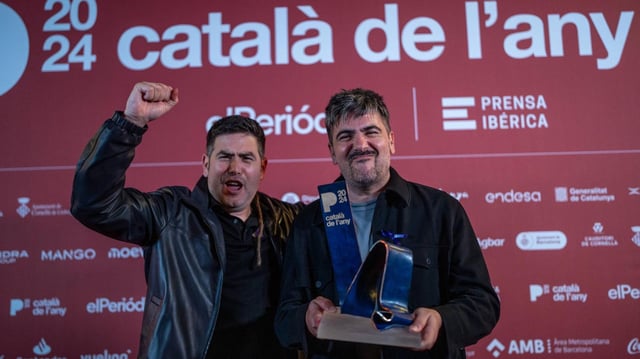 Los Estopa, con el premio Català de l'Any 2024.