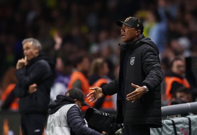 Soccer Football - Ligue 1 - Nantes v Paris St Germain - The Stade de la Beaujoire - Louis Fonteneau, Nantes, France - April 22, 2025 Nantes coach Antoine Kombouare REUTERS/Stephane Mahe