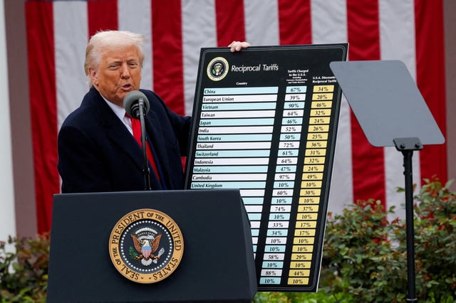 U.S. President Donald Trump delivers remarks on tariffs in the Rose Garden at the White House in Washington, D.C., U.S., April 2, 2025. REUTERS/Carlos Barria/File Photo