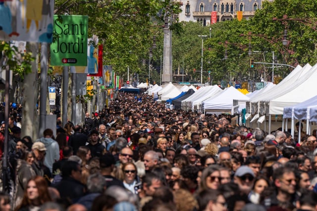 Superilla literaria en Paseo de Gràcia por Sant Jordi