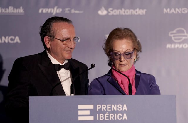 De dalt a baix, Javier Moll, president de Prensa Ibérica, i Arantza Sarasola, vicepresidenta; José Creuheras, president del Grup Planeta; la periodista Rosa Maria Calaf, el biòleg Ramon Folch i la cineasta Carla Simón. | ALBA VIGARAY / ELISENDA PONS / FABIÁN ACIDRES(EUROPA PRESS) / RICARD CUGAT / ADRIÁN IRAGO