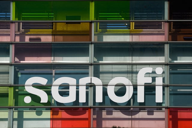 The logo of French drugmaker Sanofi is seen a the Sanofi Genzyme Polyclonals in Lyon, France, September 30, 2023. REUTERS/Gonzalo Fuentes/File Photo
