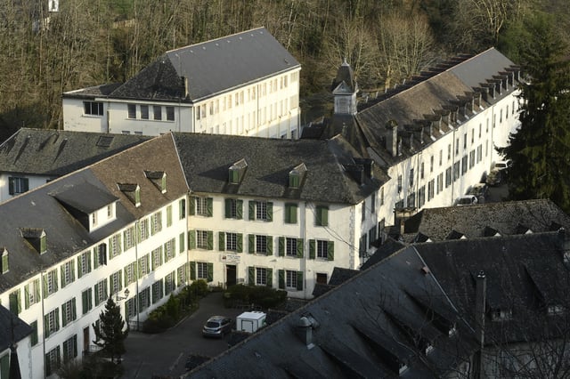 Le premier ministre François Bayrou nie avoir eu connaissance, dans le passé, des agressions physiques et sexuelles dénoncées aujourd’hui par 200 anciens élèves de l’établissement Notre-Dame de Bétharram.