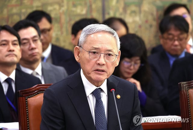 In this file photo, Culture Minister Yoo In-chon speaks during a parliamentary audit held at the National Assembly in Seoul on Oct. 24, 2025. (Yonhap)