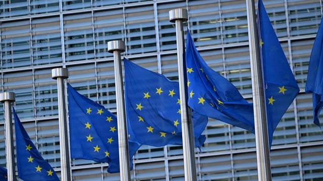 EU-Flaggen vor dem EU-Hauptsitz in Brüssel.