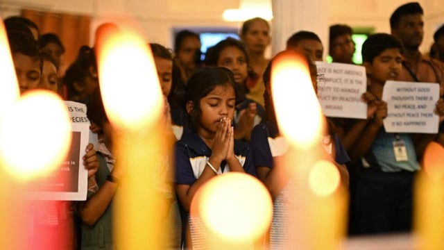 Students pay homage at a school in Chennai to the deceased who were killed by terrorists n in Kashmir's Pahalgam. (AFP)