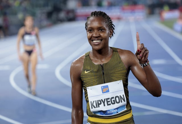 Athletics - Diamond League - Rome - Stadio Olimpico, Rome, Italy - August 30, 2024 Kenya's Faith Kipyegon celebrates after winning the women's 1500m REUTERS/Remo Casilli