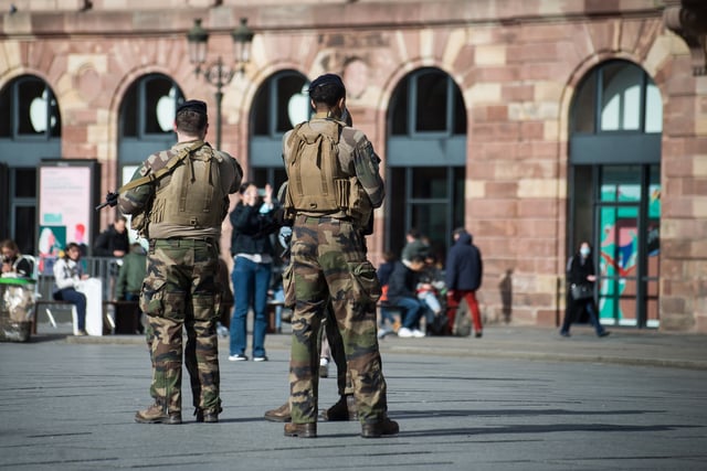 «Délitement de la France»: deux anciens généraux radiés de l'armée après une tribune polémique
