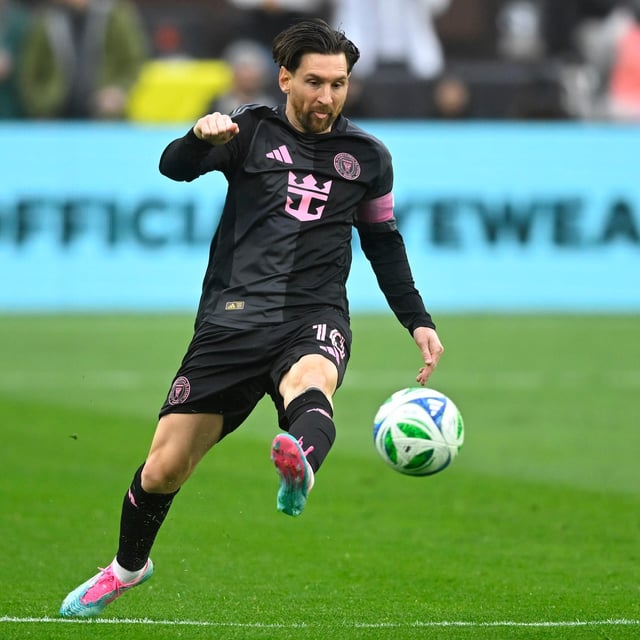 Inter Miami forward Lionel Messi (10) passes the ball during the second half of an MLS soccer match against the Columbus Crew, Saturday, April 19, 2025, in Cleveland, Ohio. (AP Photo/David Richard)