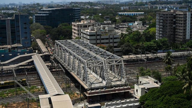 View of under-construction Vidyavihar bridge. (Raju Shinde/HT Photo)