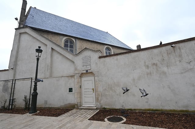 L’entrée d’une synagogue à Orléans, le 23 mars 2025 dans le Loiret. Le mineur auteur de l’agression du rabbin d’Orléans a été condamné à 16 mois de prison ferme, ce mercredi 23 avril 2025.