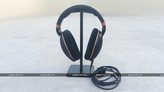 The elongated ear cups of the Sennheiser HD 505 sit comfortably around the ears