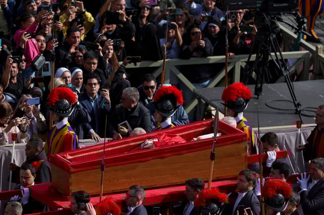 Pope Francis' body is carried in a coffin into Saint Peter's Basilica on the day of its translation, at the Vatican, April 23, 2025. REUTERS/Claudia Greco