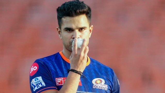 If Arjun Tendulkar trains under Yuvraj, he will become next Chris Gayle: Yograj Singh