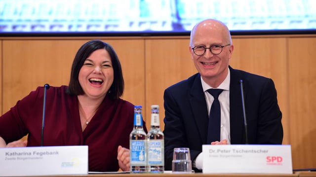 Katharina Fegebank (Bündnis 90/Die Grünen), Zweite Bürgermeisterin und Senatorin für Wissenschaft, und Peter Tschentscher (SPD), Erster Bürgermeister von Hamburg