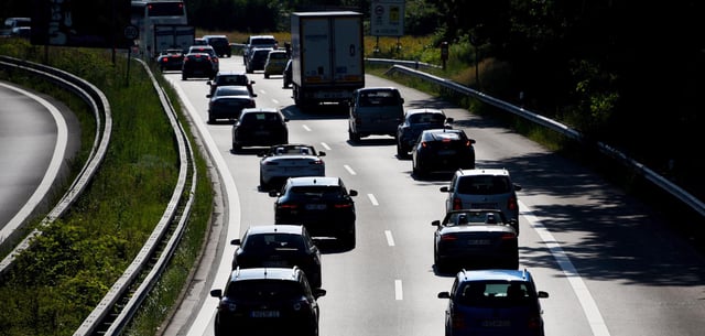 Aktuell empfehlen Hersteller zwar alle ein bis zwei Jahre eine Inspektion des Autos – Pflicht ist aber nur der TÜV alle zwei Jahre