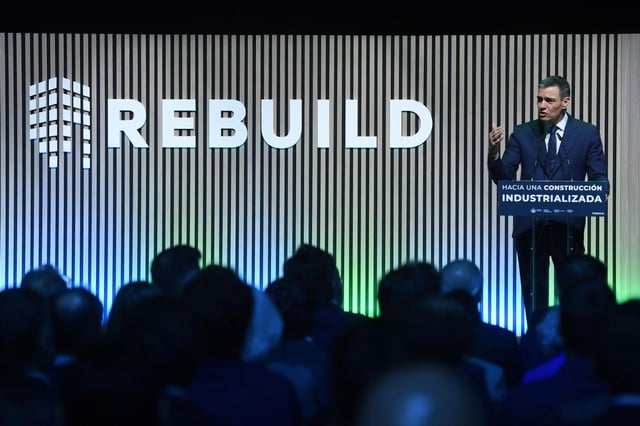 El presidente del Gobierno, Pedro Sánchez, presenta el Proyecto Estratégico para la Recuperación y Transformación Económica (Perte), en la 8º edición de la Feria del sector de la edificación y la construcción REBUILD. en IFEMA de Madrid, a 24 de abril de