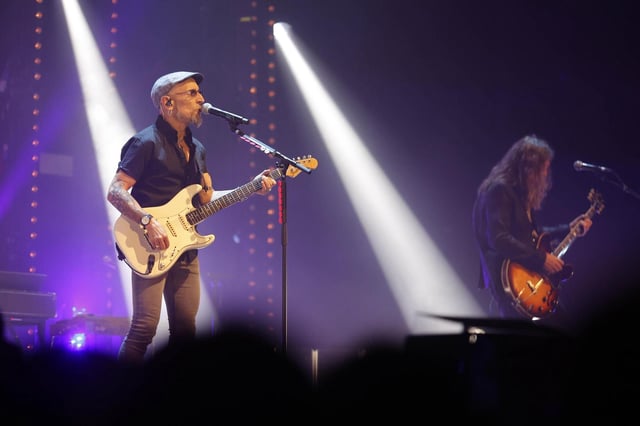 Fito & Fitipaldis, en su concierto en el Auditorio Mar de Vigo en 2022.