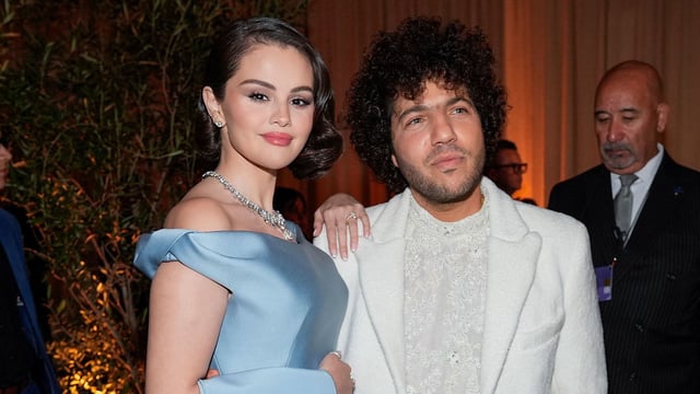 (From left) Selena Gomez and Benny Blanco at the 2025 Golden Globes in Beverly Hills.