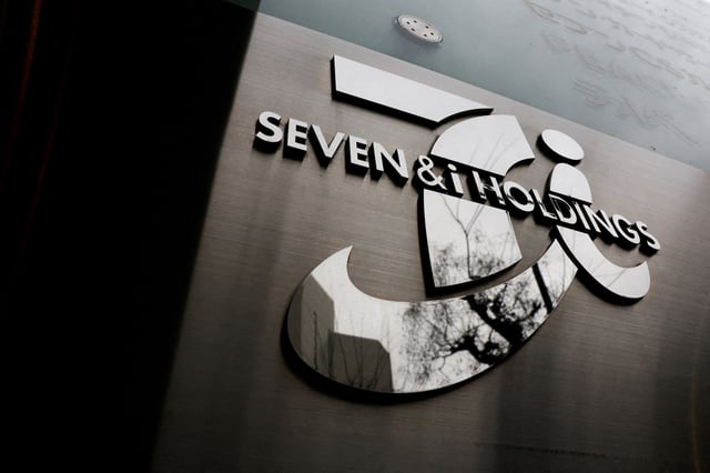 The logo of Seven & i Holdings Co. is pictured at the company headquarters in Tokyo, Japan, March 6, 2025. REUTERS/Issei Kato/File Photo