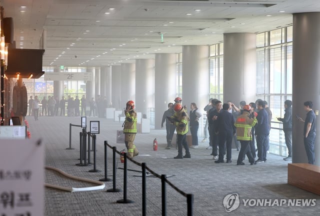 Firefighters arrive at the smoke-filled COEX exhibition center in Seoul on April 25, 2025, after a fire broke out at a restaurant inside the center. (Yonhap)