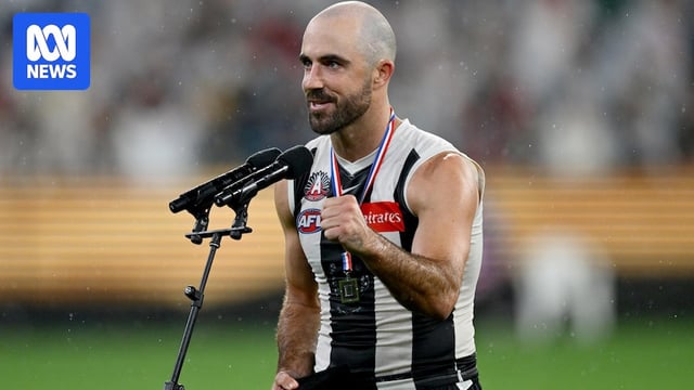 Steele Sidebottom gives a speech after the game