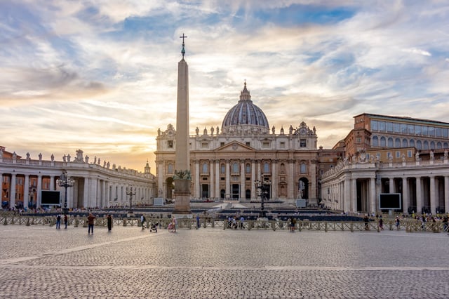 À Rome, le Jubilé 2025 se vit aussi en dehors des basiliques majeures. De couvents transformés en hôtels à des galeries nichées dans d’anciennes églises, la Ville éternelle révèle une autre forme de spiritualité, plus intime et inattendue.