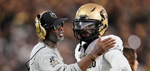 Football-Legende Deion Sanders (l.) und sein Sohn Shedeur, der beim Draft bisher übergangen wurde