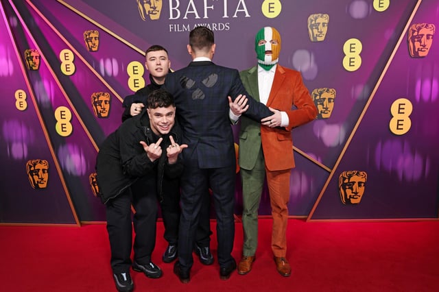 Mo Chara, Moglai Bap, Rich Peppiatt und DJ Provai bei den BAFTAs in London