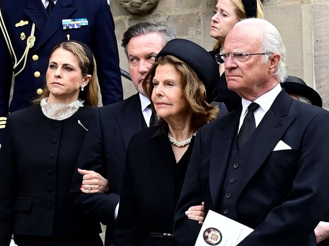 Prinzessin Madeleine, Christopher O'Neill, Königin Silvia und König Carl Gustaf von Schweden bei der Trauerfeier für Andreas Prinz von Sachsen-Coburg und Gotha