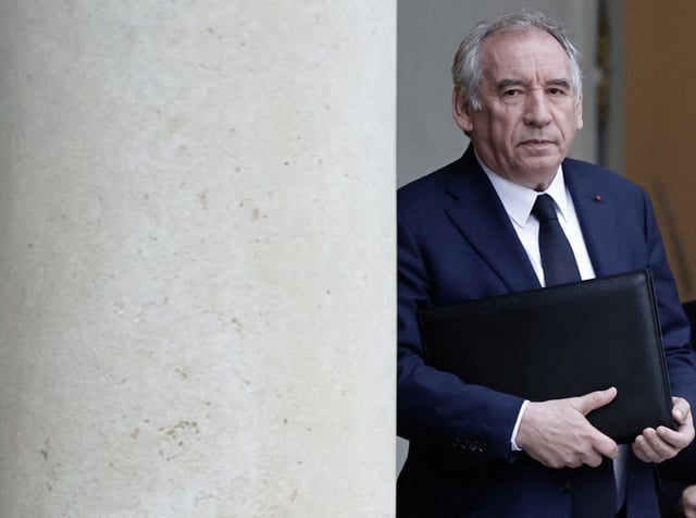 François Bayrou souhaite instaurer une mission de solidarité obligatoire pour les médecins généralistes et spécialistes, selon le plan du premier ministre pour luter contre les déserts médicaux. 