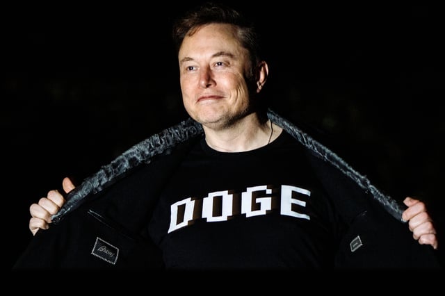 White House Senior Advisor Elon Musk walks to the White House after landing in Marine One on the South Lawn with U.S. President Donald Trump (not pictured) on March 9, 2025 in Washington, DC.