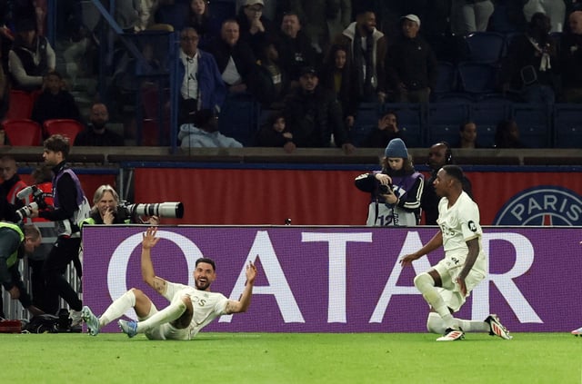 Soccer Football - Ligue 1 - Paris St Germain vs OGC Nice - Parc des Princes, Paris, France - April 25, 2025 OGC Nice's Morgan Sanson celebrates scoring their second goal REUTERS/Catherine Steenkeste