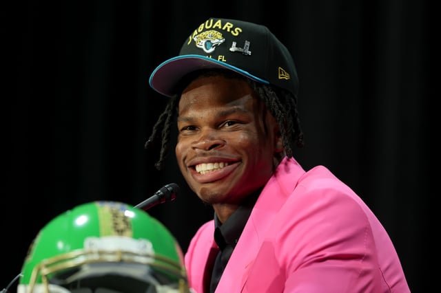 We won&#39;t know for months whether Travis Hunter will spend more time on offense or defense in the fall, but he&#39;s already shorter than 10-to-1 in both the offensive and defensive rookie of the year odds.