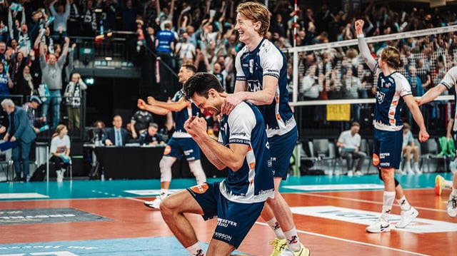 Lüneburgs Xander Ketrzynski (l.) und Oskar Alve Espeland jubeln.