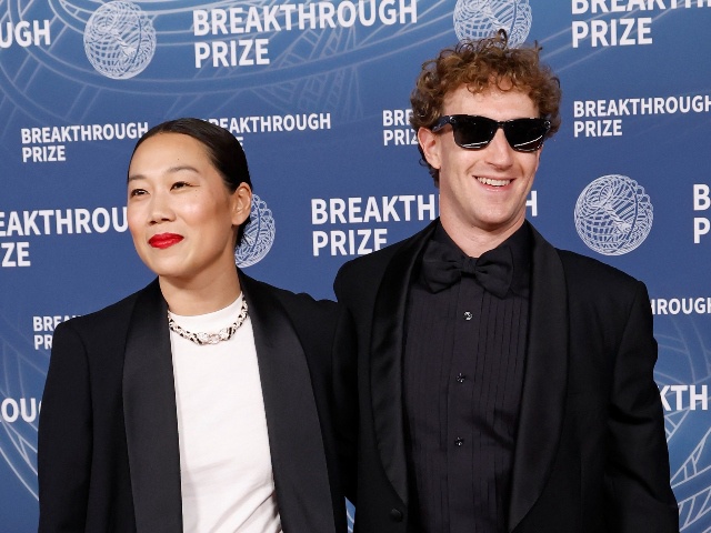 Mark Zuckerberg and wife Priscilla Chan