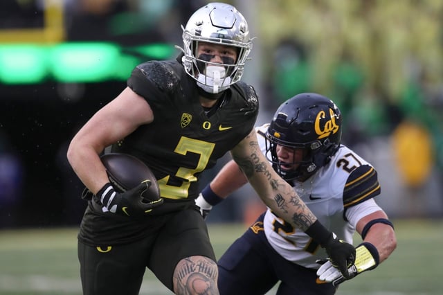 The Rams selected Oregon tight end Terrance Ferguson, shown during a 2023 game against Cal, with their second-round pick in the NFL draft on Friday. (AP Photo/Amanda Loman)