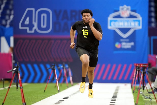 Feb 27, 2025; Indianapolis, IN, USA; Oregon defensive lineman Derrick Harmon (DL15) participates in drills during the 2025 NFL Combine at Lucas Oil Stadium. Mandatory Credit: Kirby Lee-Imagn Images/File Photo