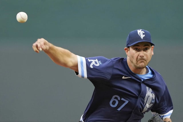 Kansas City Royals starting pitcher Seth Lugo throws during the first inning of a baseball game against the Houston Astros, Friday, April 25, 2025, in Kansas City, Mo. (AP Photo/Charlie Riedel)