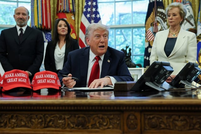 Multiple polls this week show Donald Trump&#39;s approval rating sinking (Photo: Leah Millis/Reuters)
