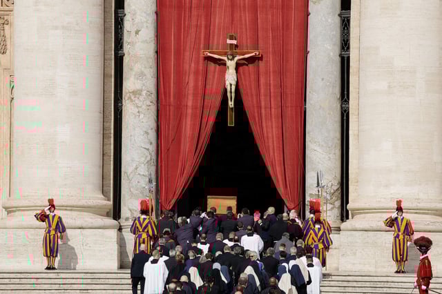 Traslado del féretro del papa Francisco a la basílica de San Pedro