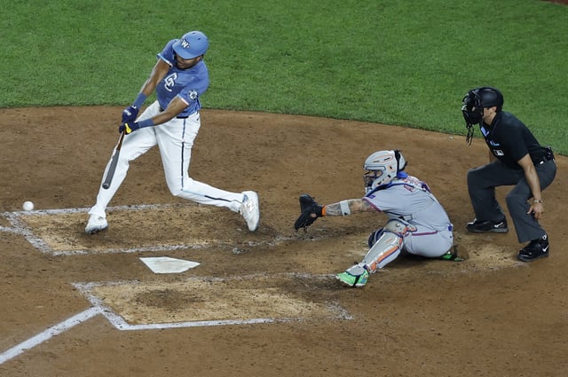 Apr 25, 2025; Washington, District of Columbia, USA; Washington Nationals outfielder James Wood (29) hits a walk-off RBI single against the New York Mets during the ninth inning at Nationals Park. Mandatory Credit: Geoff Burke-Imagn Images
